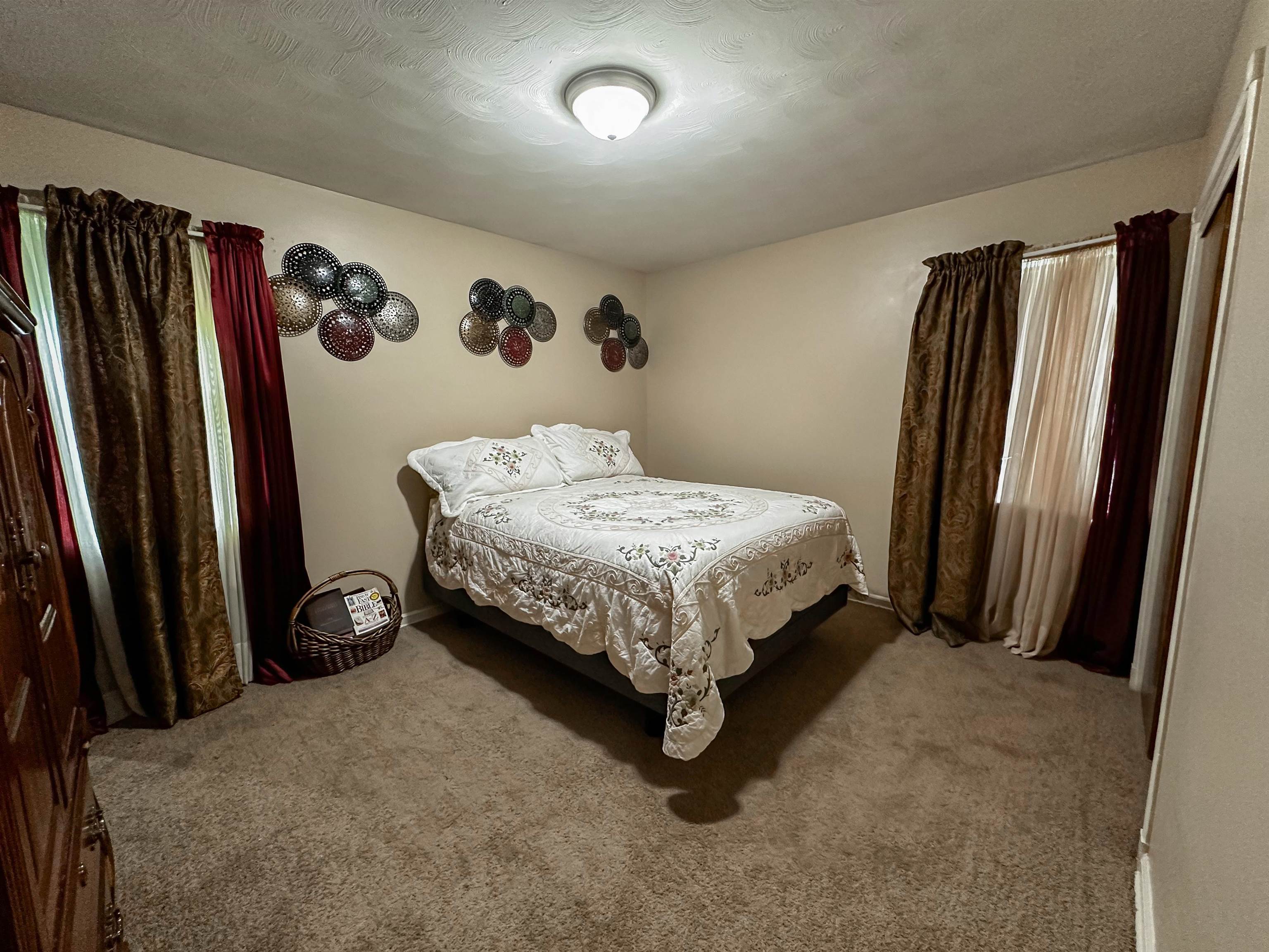 697 Shell Ln Avenue Memphis, TN 38109 - Photo 8 of 20 View of carpeted bedroom