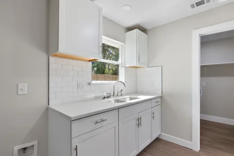 $297,500 | 713 Burkett Street, Taylor, TX 76574