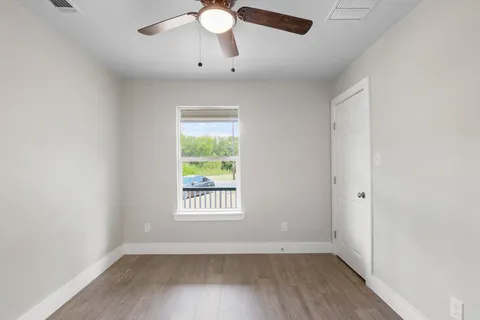 $297,500 | 713 Burkett Street, Taylor, TX 76574