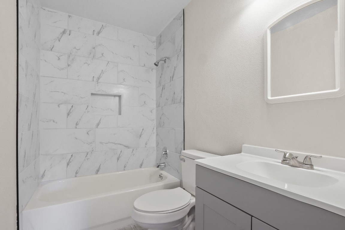 713 Burkett Street Taylor, TX 76574 - Photo 17 of 25 a bathroom with a sink toilet and bathtub