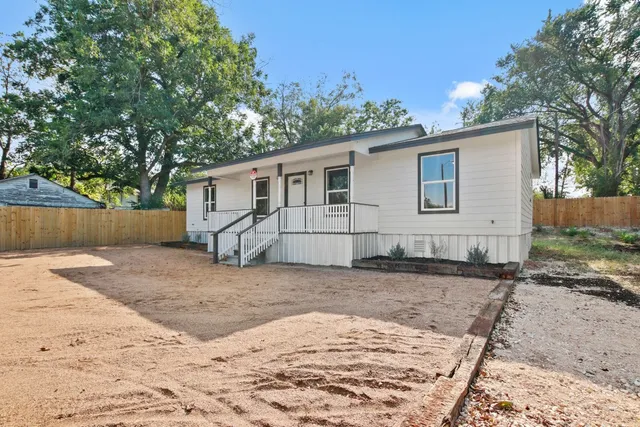 $298,000 | 713 Burkett Street, Taylor, TX 76574