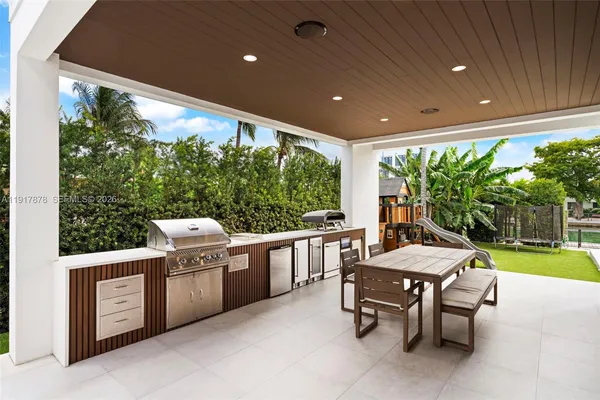 $10,925,000 | 710-700 South Shore Drive, Miami Beach, FL 33141