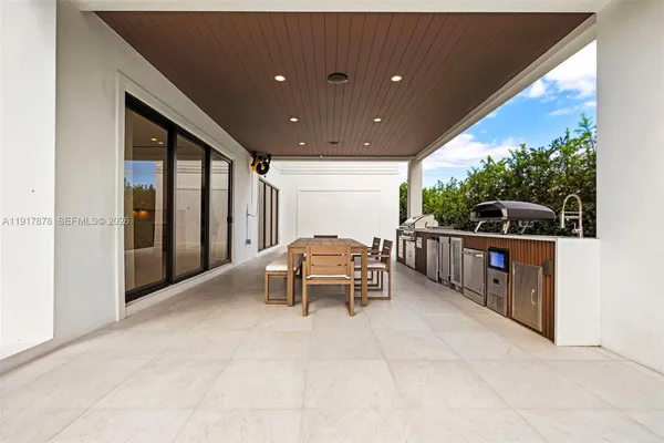 $10,925,000 | 710-700 South Shore Drive, Miami Beach, FL 33141