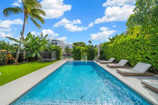 $11,270,000 | 710-700 South Shore Drive, Miami Beach, FL 33141