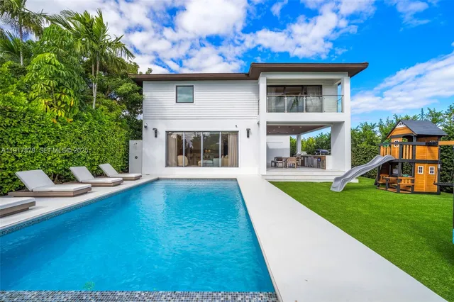 $11,270,000 | 710-700 South Shore Drive, Miami Beach, FL 33141