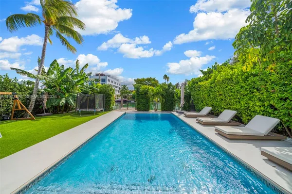 $10,925,000 | 710-700 South Shore Drive, Miami Beach, FL 33141