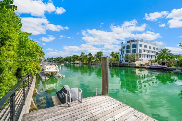 $10,925,000 | 710-700 South Shore Drive, Miami Beach, FL 33141