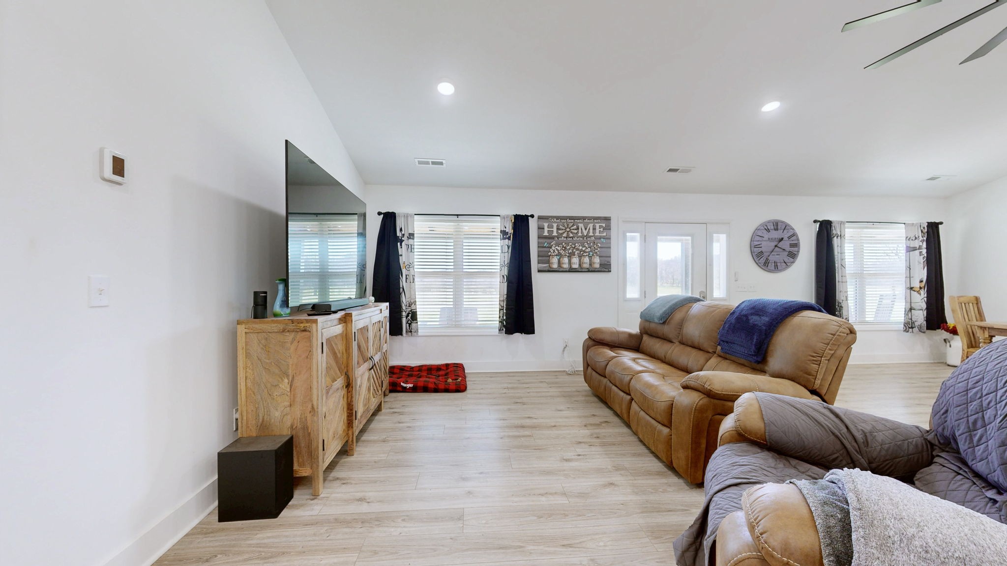 2586 Brown Shop Road Petersburg, TN 37144 - Photo 16 of 57 a living room with furniture and a flat screen tv