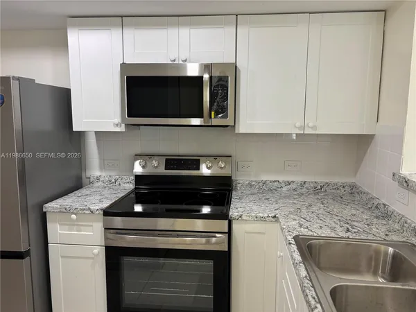 $2,700 | 655 Southwest 111th Way, Unit 108, Pembroke Pines, FL 33025