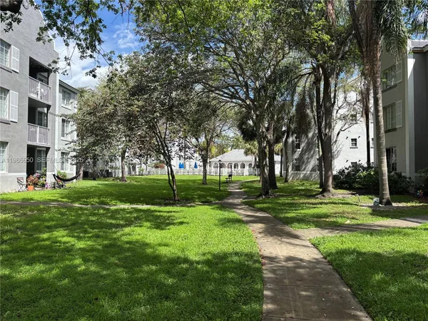 $2,700 | 655 Southwest 111th Way, Unit 108, Pembroke Pines, FL 33025