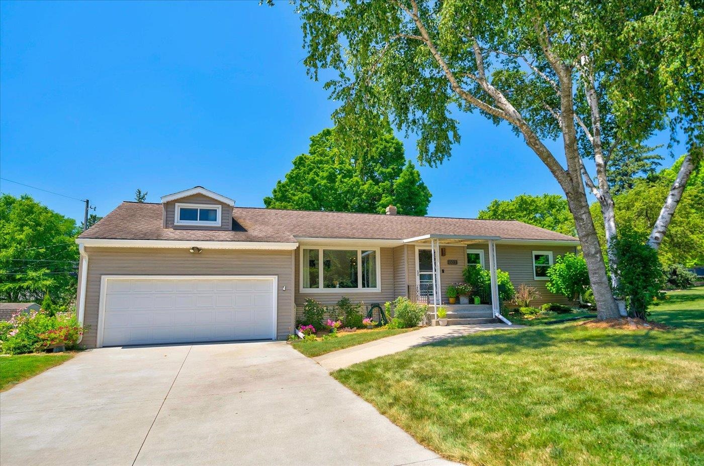 603 Paul Sun Prairie Sun Prairie, WI 53590 - Photo 2 of 70