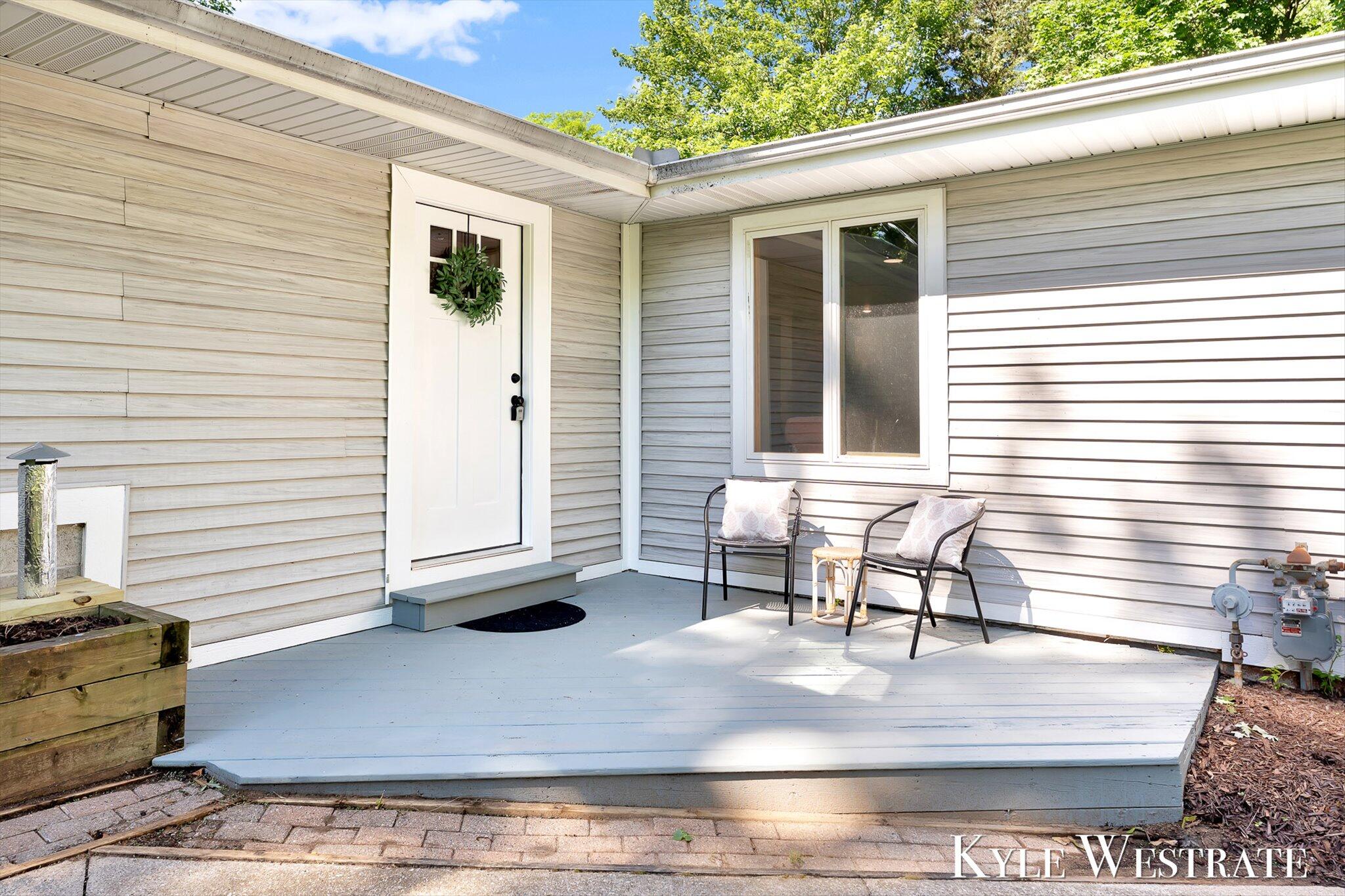 18883 168th Avenue Spring Lake, MI 49456 - Photo 2 of 39 02-ELY00588