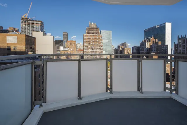 $1,565,000 | 300 East 40th Street, Unit 24B | Murray Hill