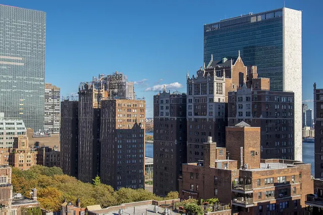 $1,565,000 | 300 East 40th Street, Unit 24B | Murray Hill