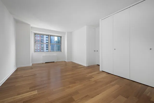 $1,565,000 | 300 East 40th Street, Unit 24B | Murray Hill