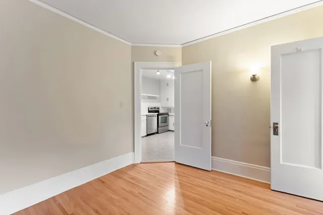 $2,500 | 1501 Summit Avenue, Unit B, St. Paul, MN 55105