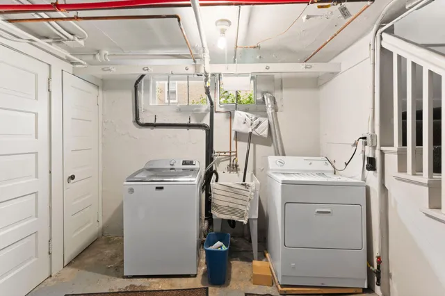 $2,500 | 1501 Summit Avenue, Unit B, St. Paul, MN 55105