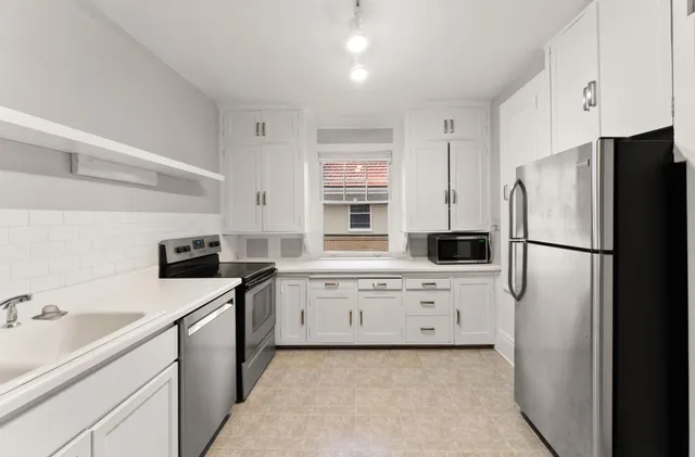 $2,500 | 1501 Summit Avenue, Unit B, St. Paul, MN 55105