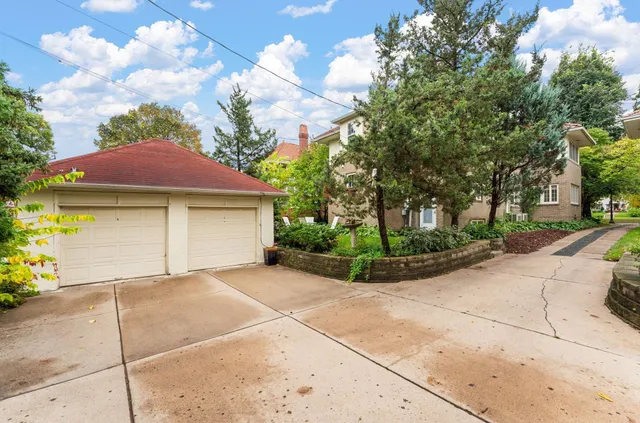 $2,500 | 1501 Summit Avenue, Unit B, St. Paul, MN 55105