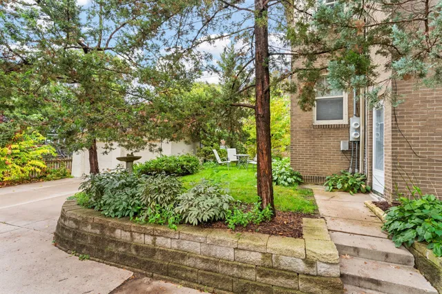 $2,500 | 1501 Summit Avenue, Unit B, St. Paul, MN 55105