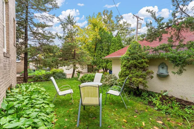 $2,500 | 1501 Summit Avenue, Unit B, St. Paul, MN 55105