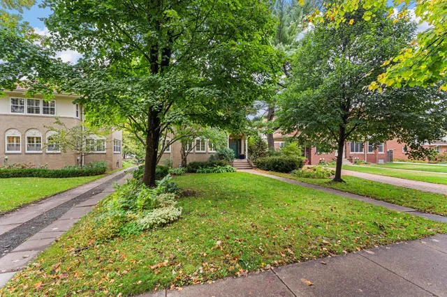 $2,500 | 1501 Summit Avenue, Unit B, St. Paul, MN 55105