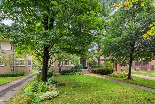 $2,500 | 1501 Summit Avenue, Unit B, St. Paul, MN 55105