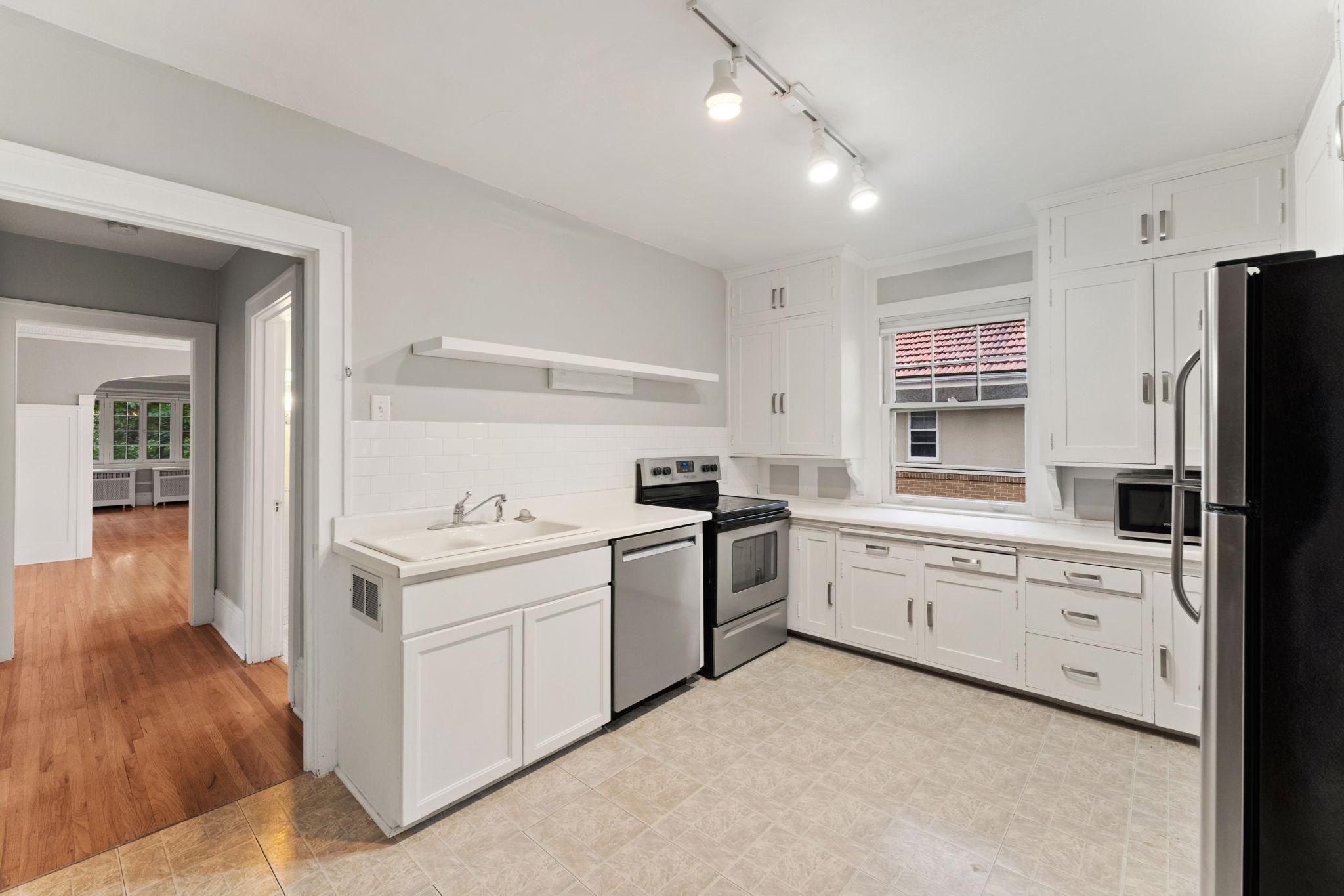 1501 Summit Avenue, Unit B St. Paul, MN 55105 - Photo 3 of 25