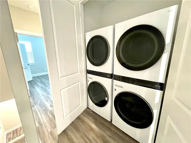 a view of entryway with washer and dryer