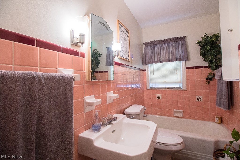 13660 Cedar Road Cleveland, OH 44118 - Photo 13 of 35