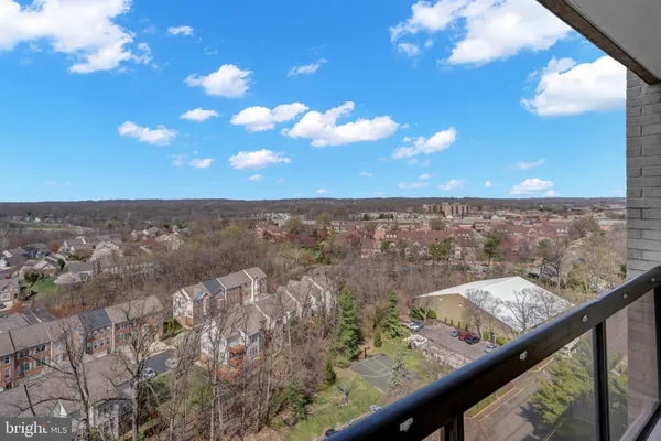 $417,900 | 307 Yoakum Parkway, Unit 1722, Alexandria, VA 22304