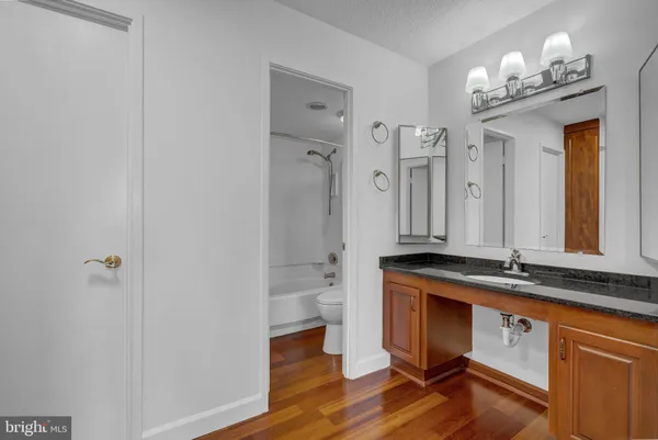 $417,900 | 307 Yoakum Parkway, Unit 1722, Alexandria, VA 22304