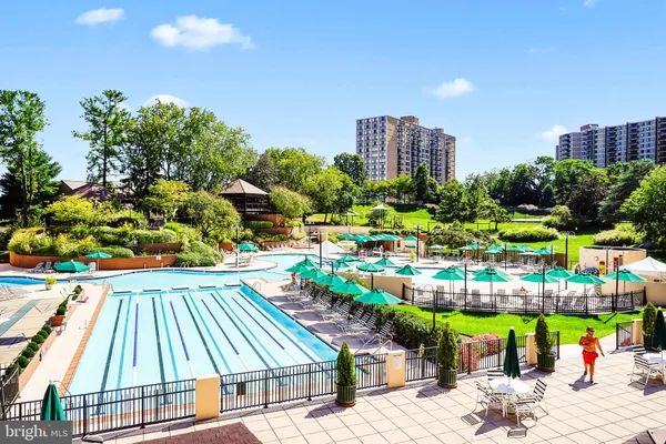 $417,900 | 307 Yoakum Parkway, Unit 1722, Alexandria, VA 22304