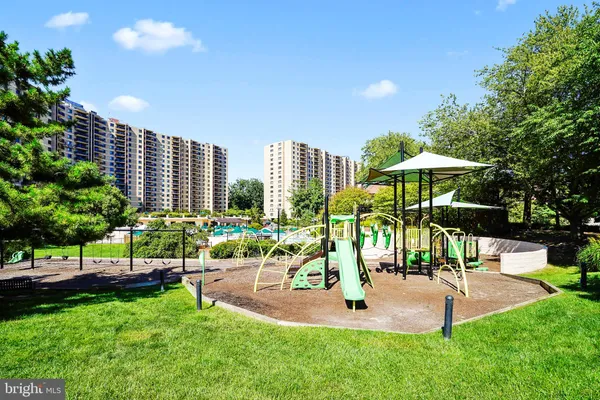 $417,900 | 307 Yoakum Parkway, Unit 1722, Alexandria, VA 22304