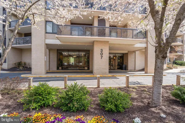 $417,900 | 307 Yoakum Parkway, Unit 1722, Alexandria, VA 22304