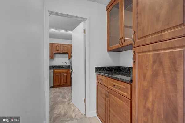$417,900 | 307 Yoakum Parkway, Unit 1722, Alexandria, VA 22304