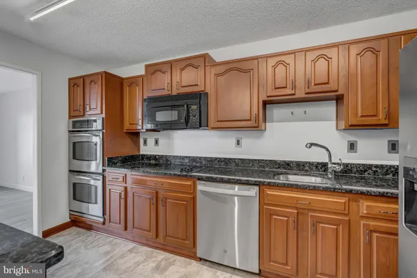 $417,900 | 307 Yoakum Parkway, Unit 1722, Alexandria, VA 22304