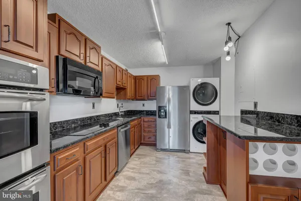 $417,900 | 307 Yoakum Parkway, Unit 1722, Alexandria, VA 22304