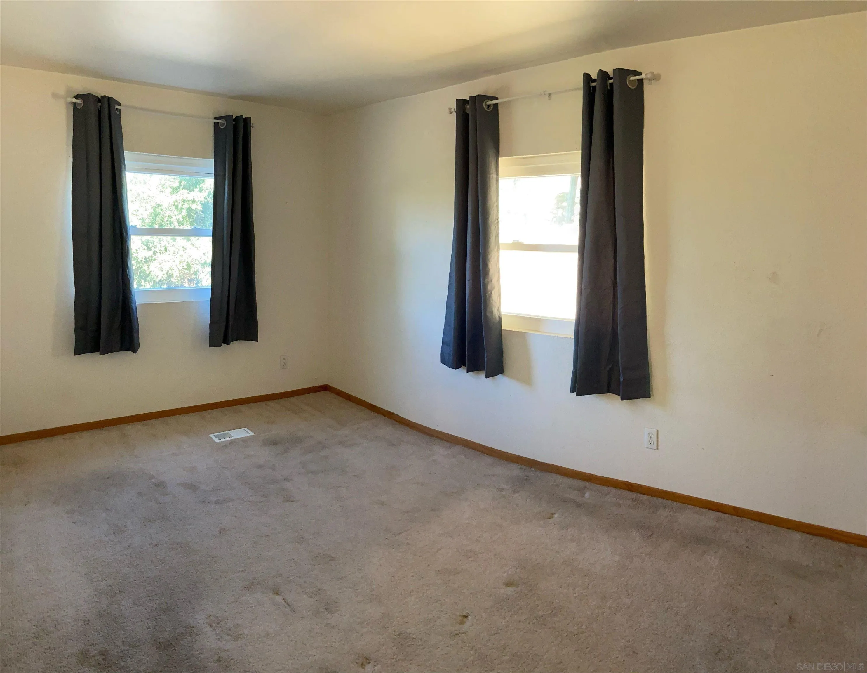 250 La Cresta Heights Road, Unit 18 El Cajon, CA 92021 - Photo 19 of 26 an empty room with a window