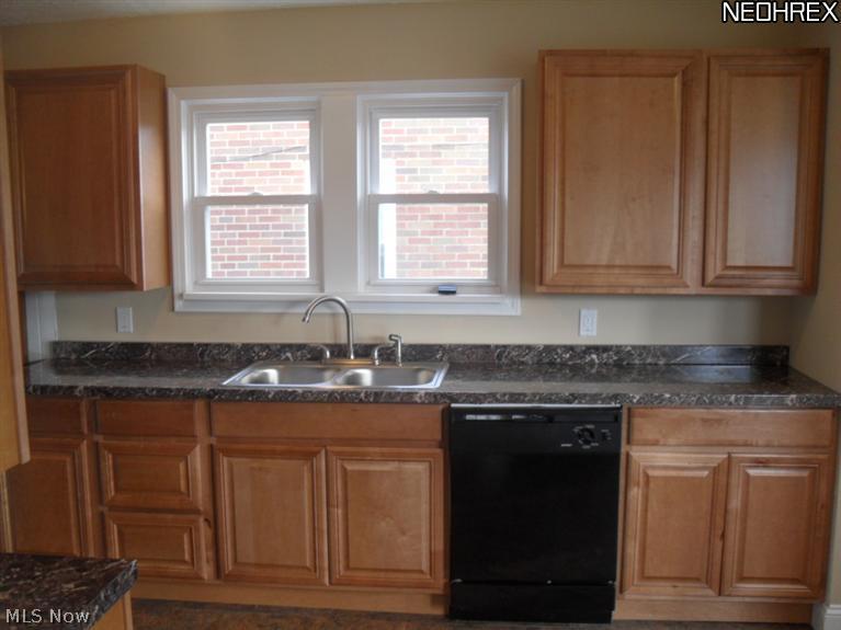 7713 Spring Garden Road Cleveland, OH 44129 - Photo 3 of 22