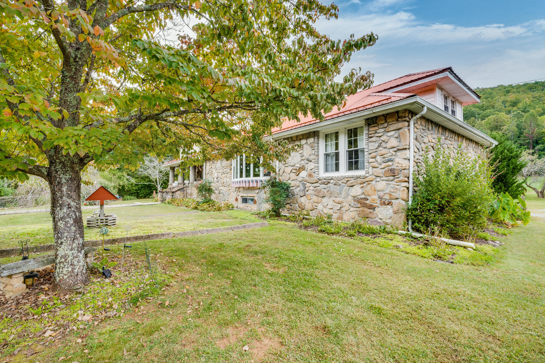 388 Odom Branch Road Erwin, TN 37650 - Photo 4 of 71 004