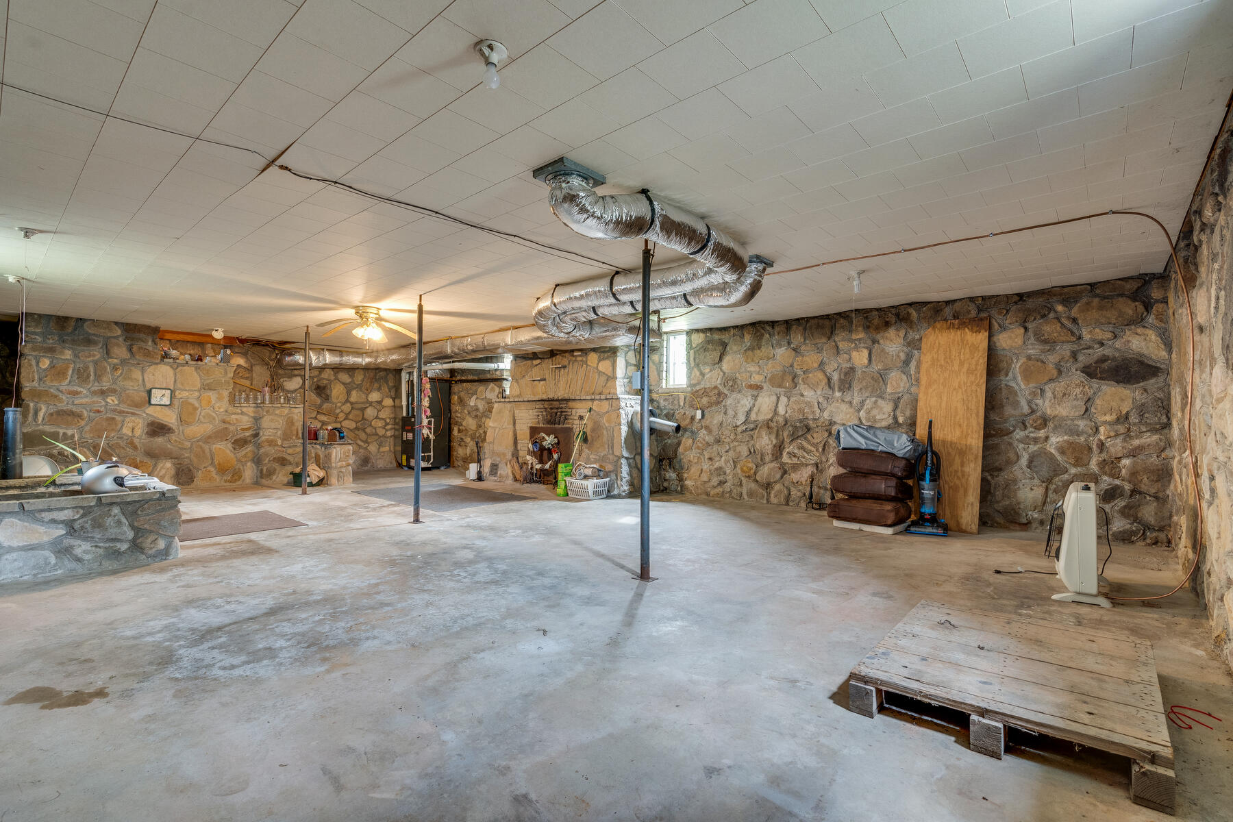 388 Odom Branch Road Erwin, TN 37650 - Photo 42 of 71 041