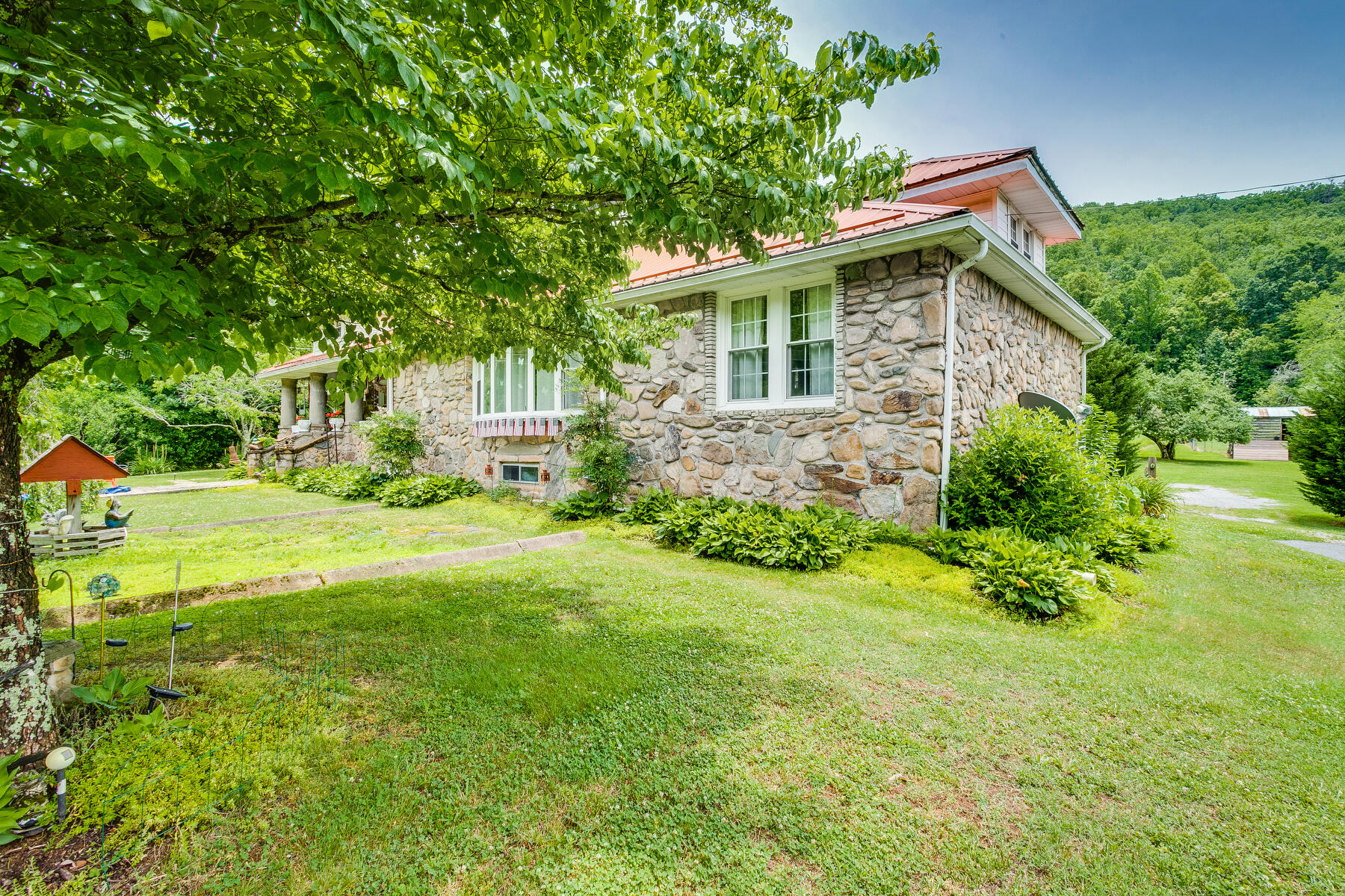388 Odom Branch Road Erwin, TN 37650 - Photo 5 of 71 002