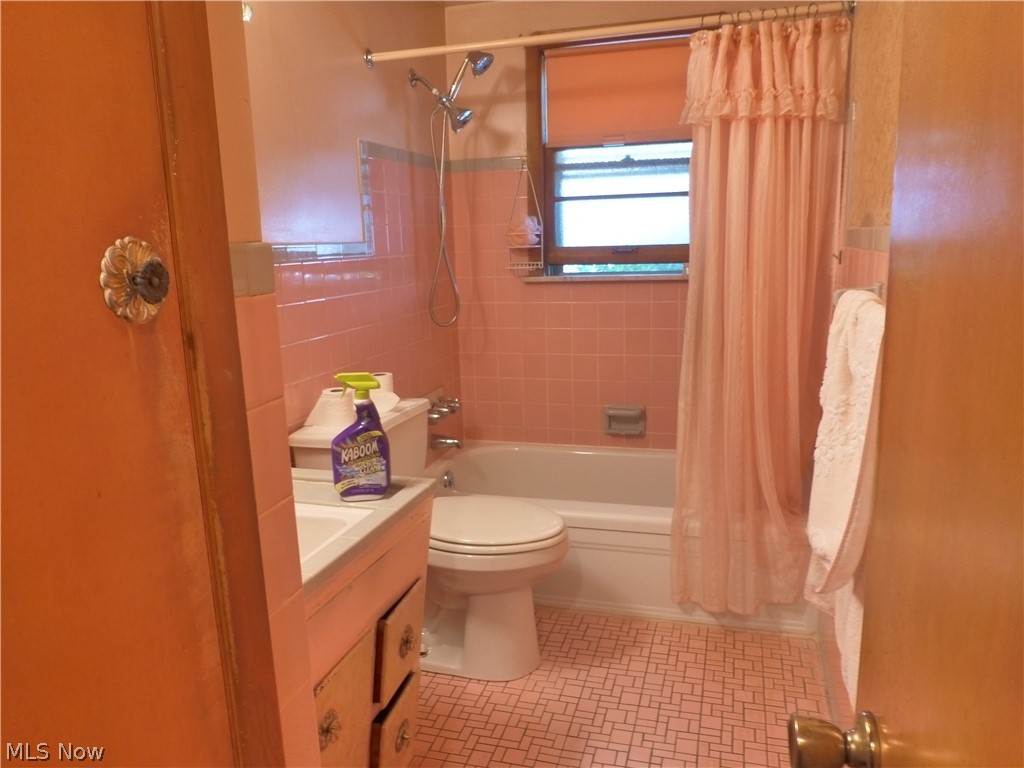 1814 Reyburn Road Cleveland, OH 44112 - Photo 6 of 11
