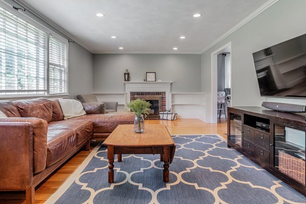 28 Brooks Road Sudbury, MA 01776 - Photo 3 of 29 Gallery Image 3