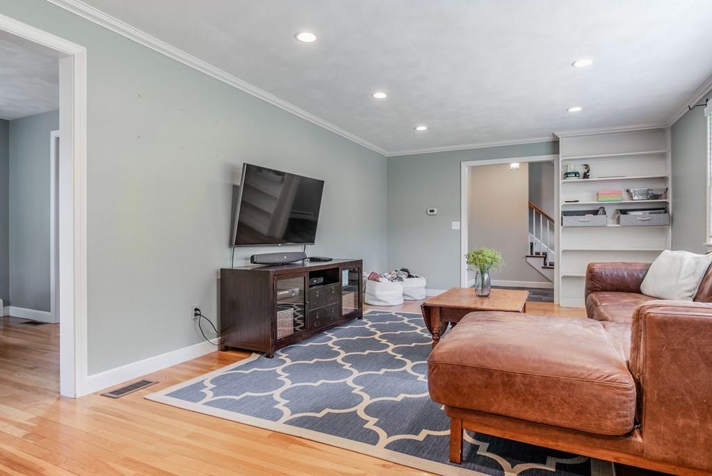 28 Brooks Road Sudbury, MA 01776 - Photo 4 of 29 Gallery Image 4
