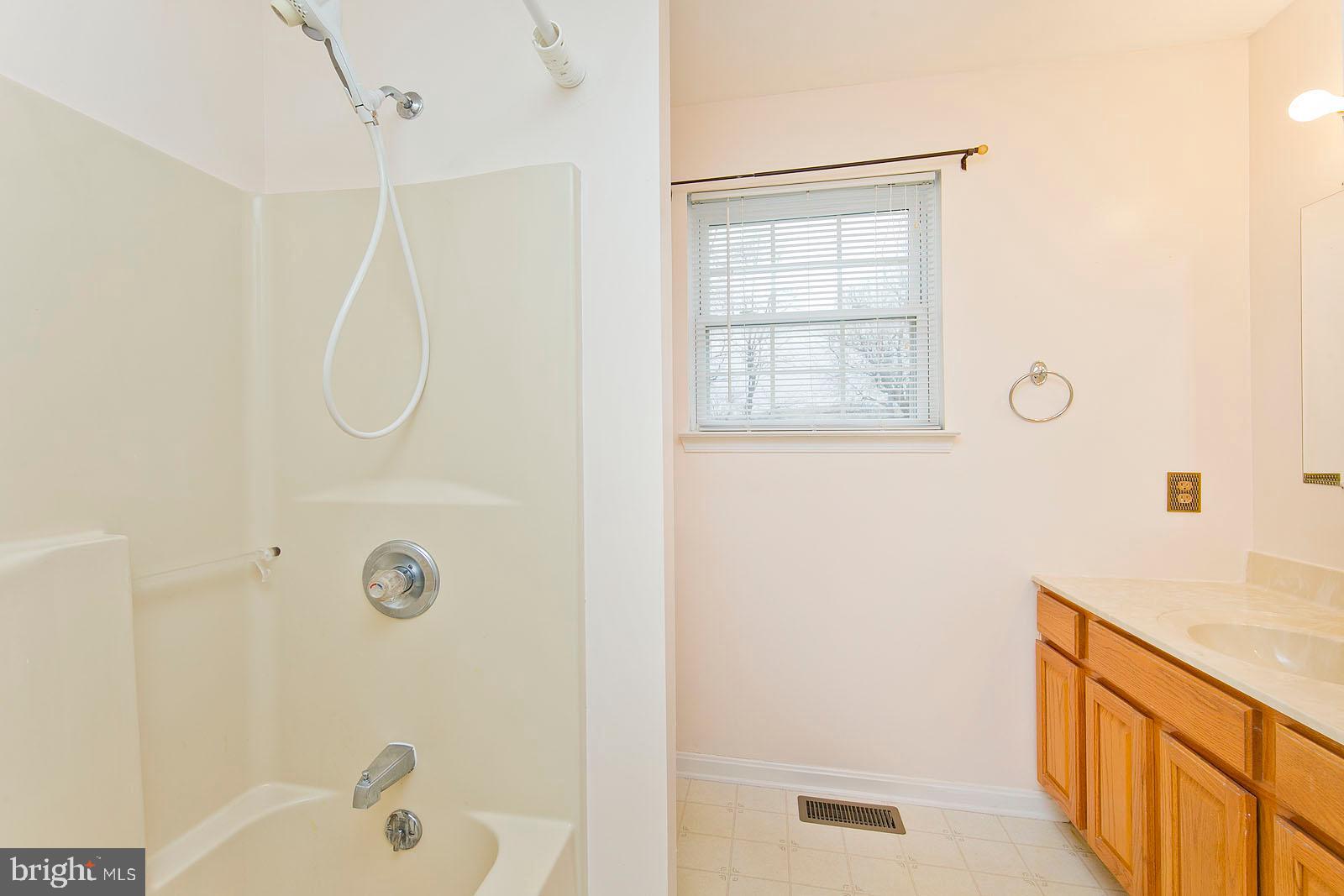 120 Ranson Estates Circle Ranson, WV 25438 - Photo 24 of 44 Bedroom level full Bath