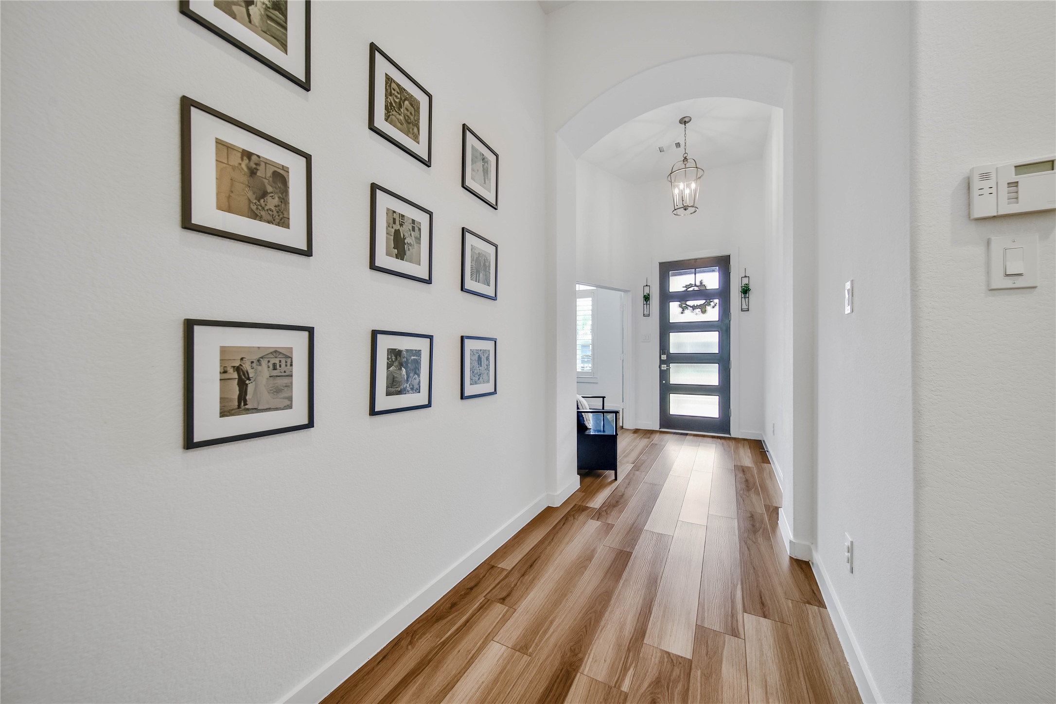 4103 Shackleton Court Rosharon, TX 77583 - Photo 8 of 32 Grand entry with vaulted ceilings gently lead you into the heart of the home