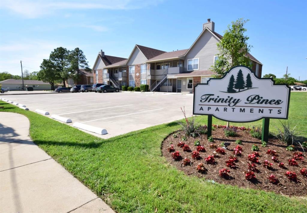 3815 Stuart Road, Unit 2BR2BATH Denton, TX 76209 - Photo 1 of 15 a front view of a house with garden