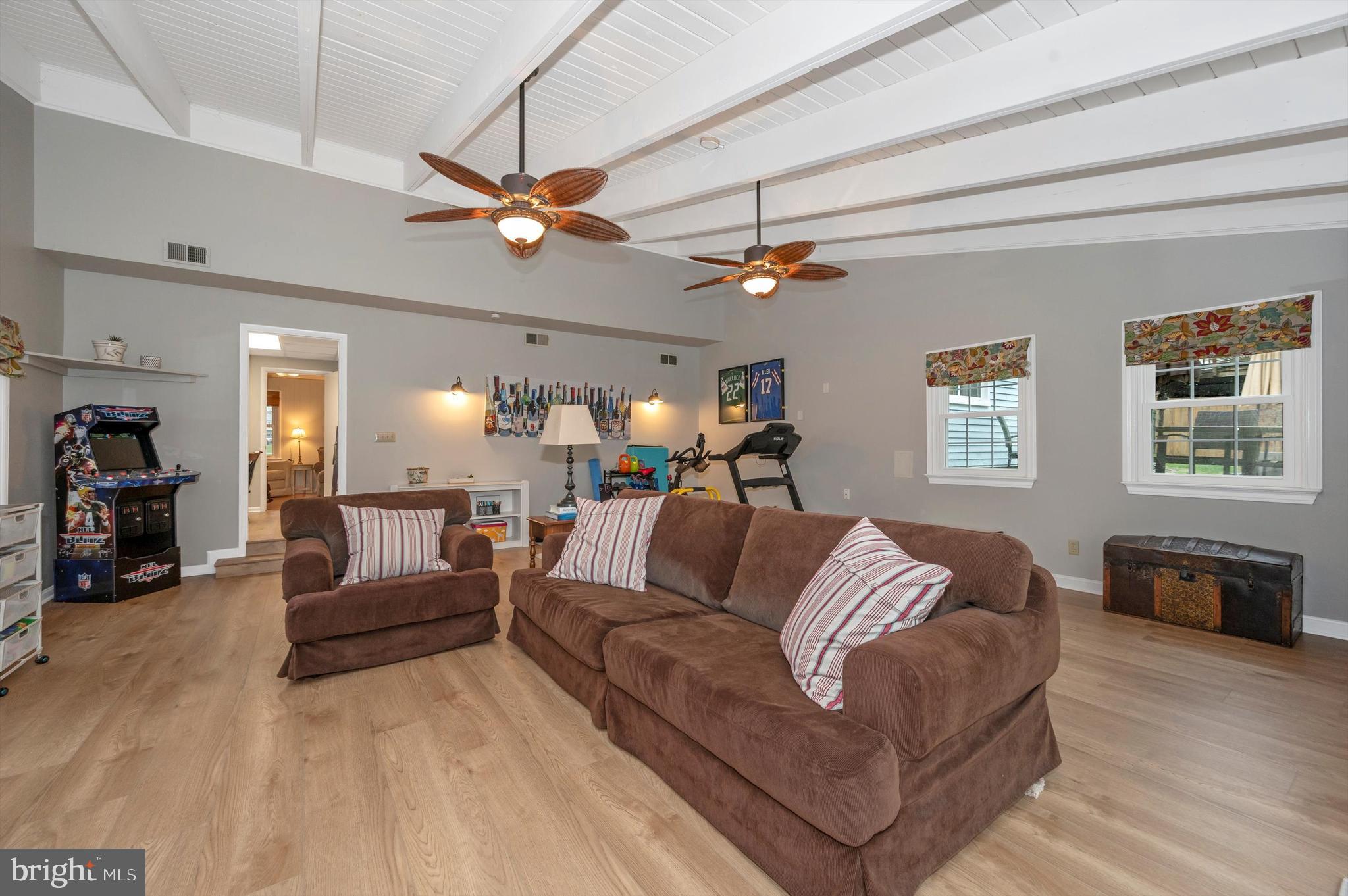 17305 Brown Road Poolesville, MD 20837 - Photo 37 of 59 GREAT Room!